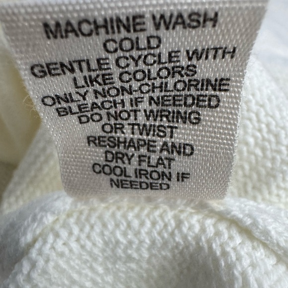 💕Jessica Simpson White Sweater with Pink Heart and Red Text - Picture 8 of 8